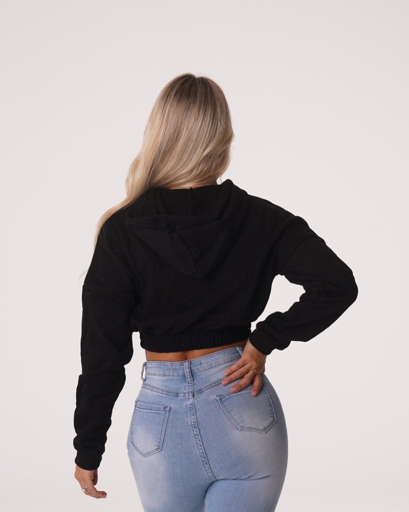 Sudadera Con Capucha Nvgtn Cozy Vibes Drop Shoulder Cropped Hoodie Mujer Negras Argentina | 1648-KSV